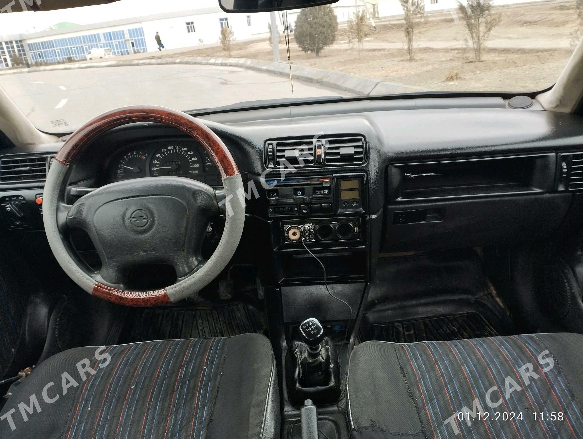 Opel Vectra 1994 - 38 000 TMT - Губадаг - img 5