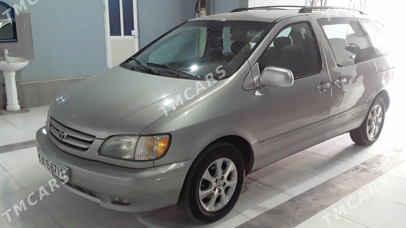 Toyota Sienna 2001 - 145 000 TMT - Саят - img 5