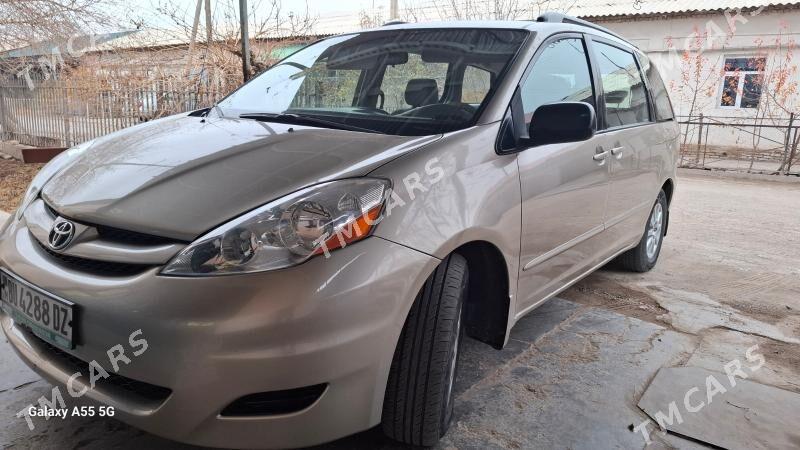 Toyota Sienna 2008 - 190 000 TMT - Дашогуз - img 2