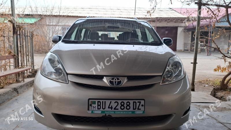 Toyota Sienna 2008 - 190 000 TMT - Дашогуз - img 3