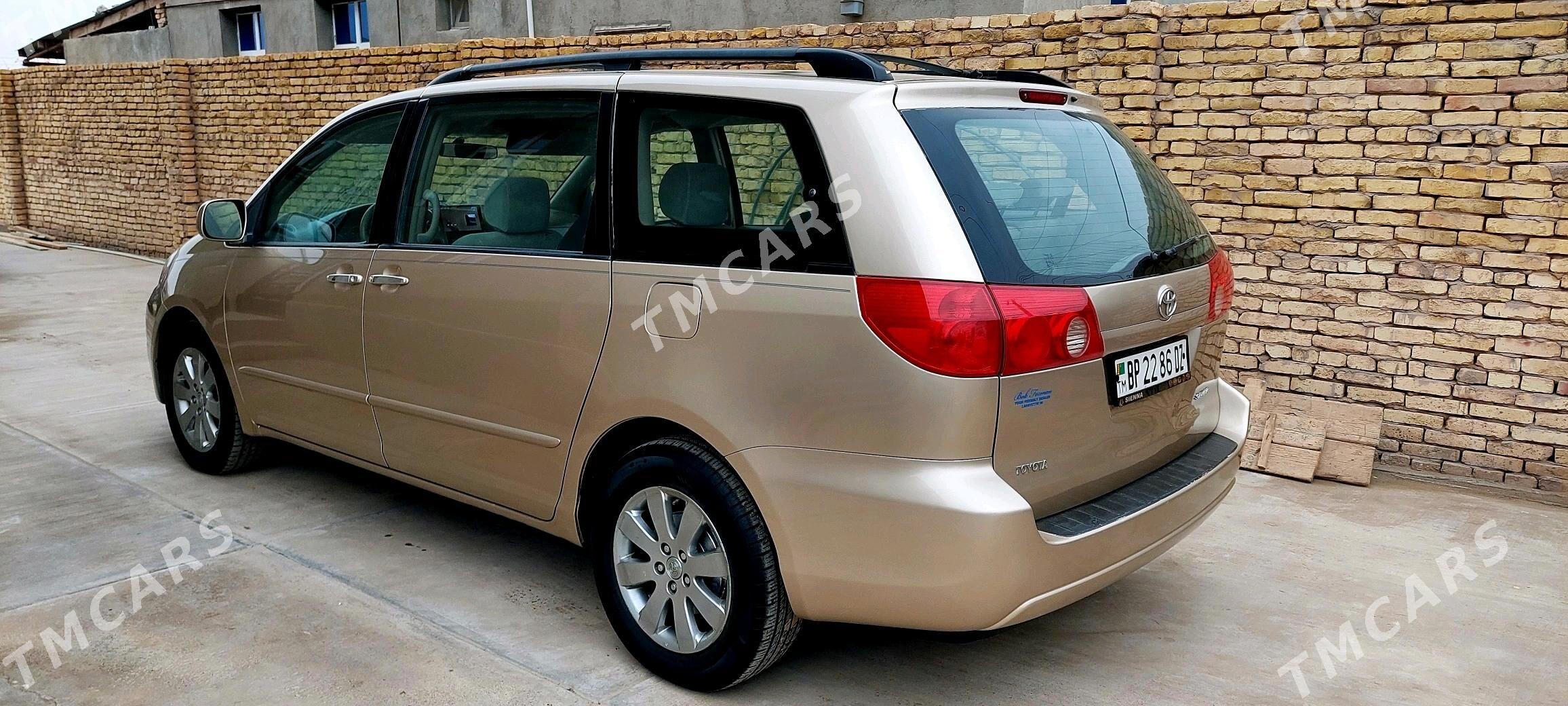 Toyota Sienna 2004 - 185 000 TMT - Дашогуз - img 4