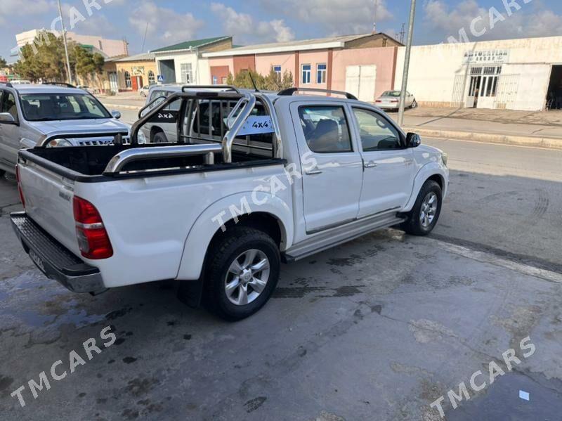 Toyota Hilux 2013 - 340 000 TMT - Туркменабат - img 4