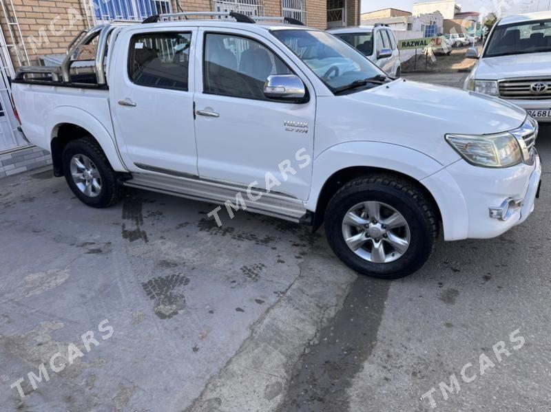 Toyota Hilux 2013 - 340 000 TMT - Туркменабат - img 2