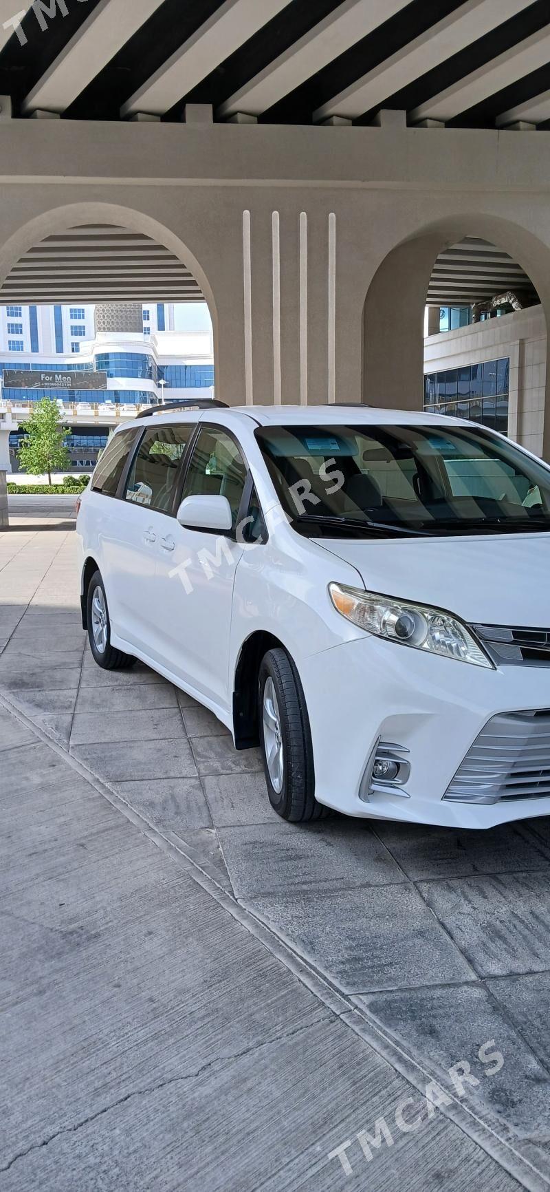 Toyota Sienna 2018 - 345 000 TMT - Ашхабад - img 2