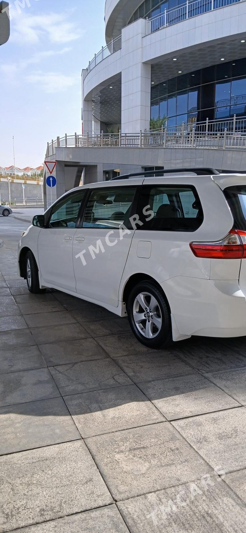 Toyota Sienna 2018 - 345 000 TMT - Ашхабад - img 4