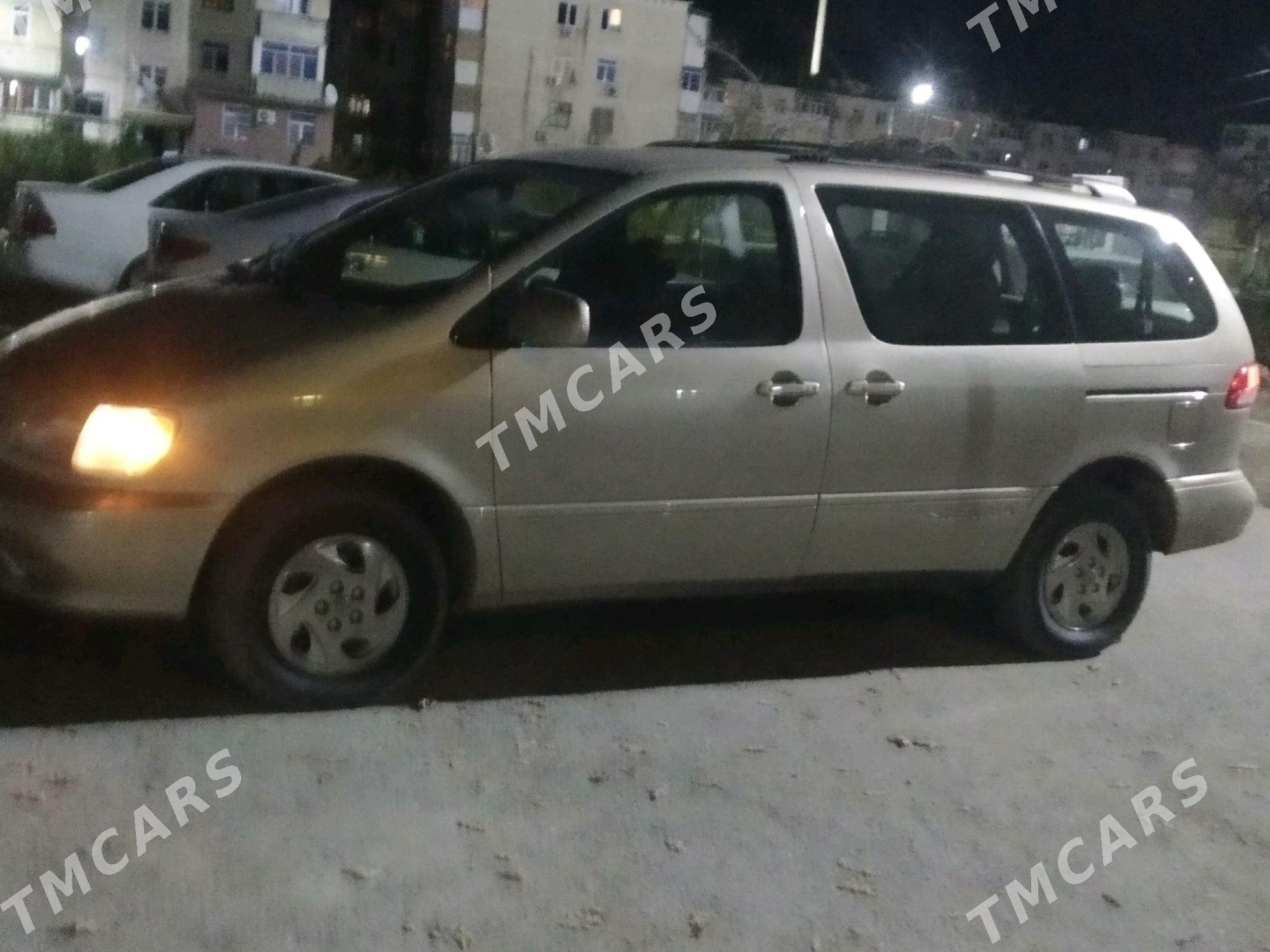 Toyota Sienna 2003 - 135 000 TMT - Dänew - img 3