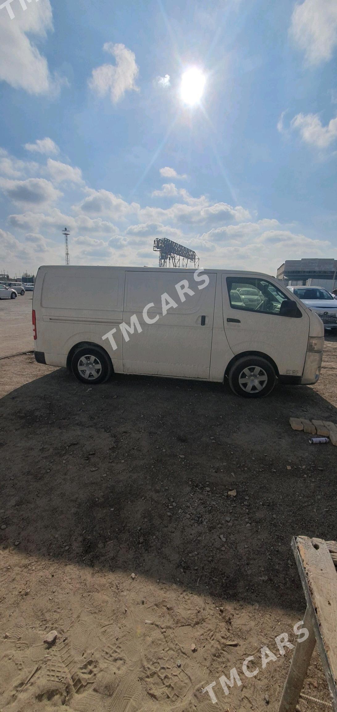 Toyota Hiace 2020 - 399 000 TMT - Мары - img 3