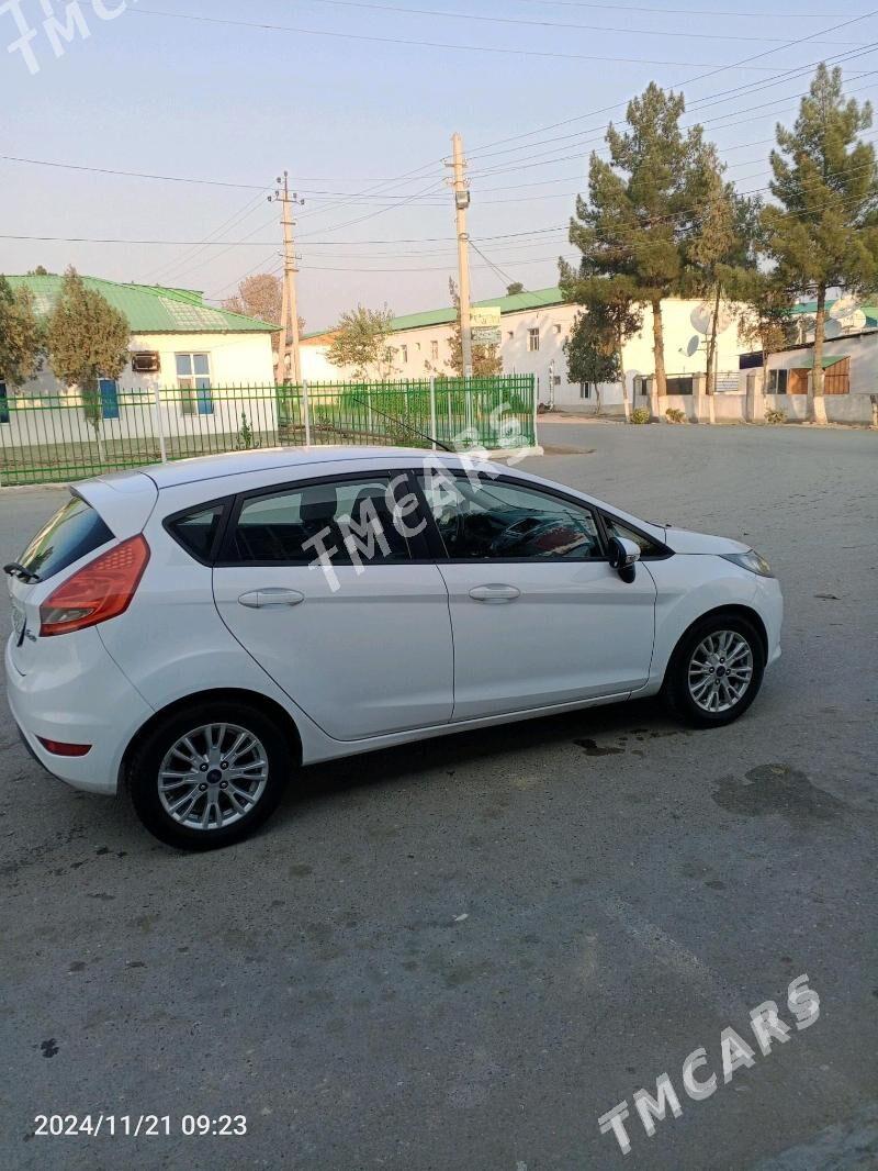 Ford Fiesta 2011 - 90 000 TMT - ул. Советская (Гарашсызлык шаёлы) - img 4