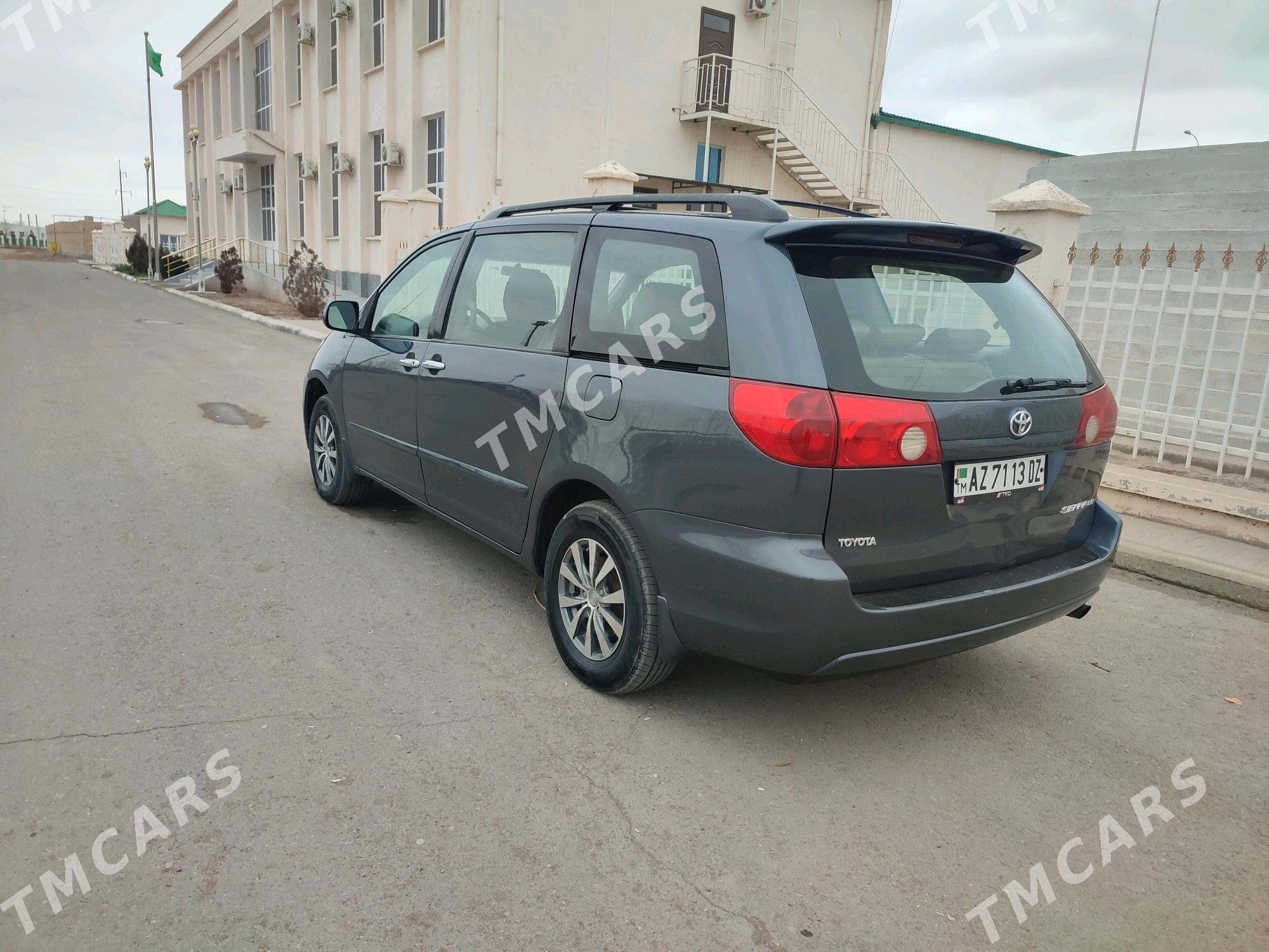 Toyota Sienna 2006 - 180 000 TMT - Губадаг - img 4