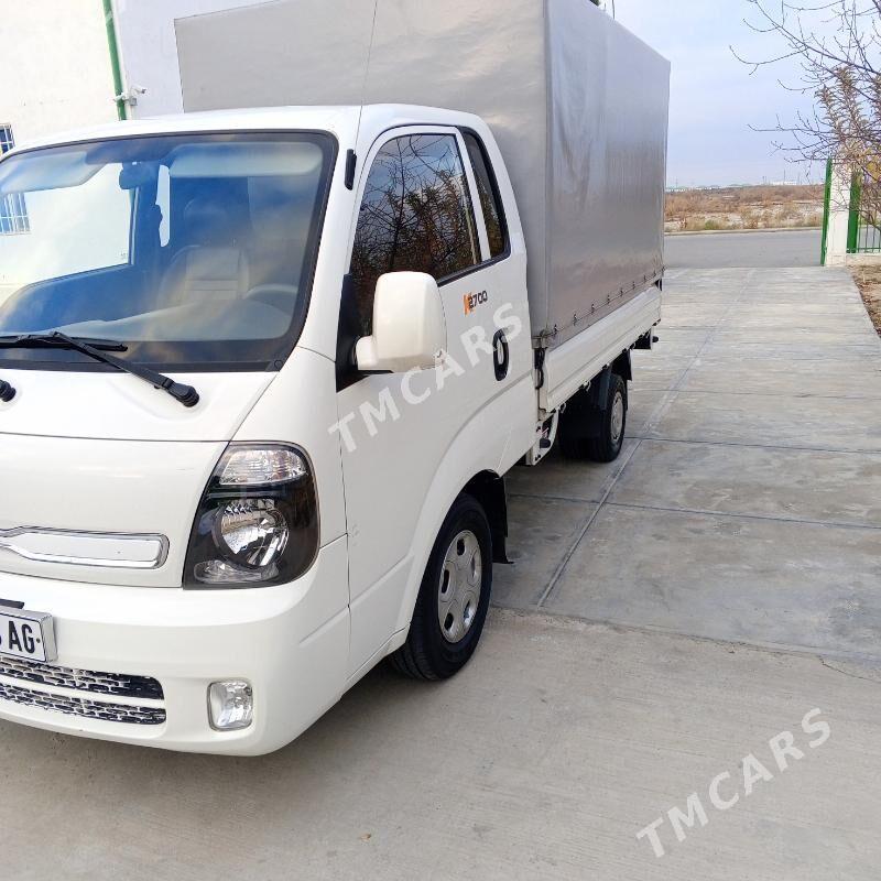 Kia Bongo 2014 - 250 000 TMT - Тязе заман - img 4