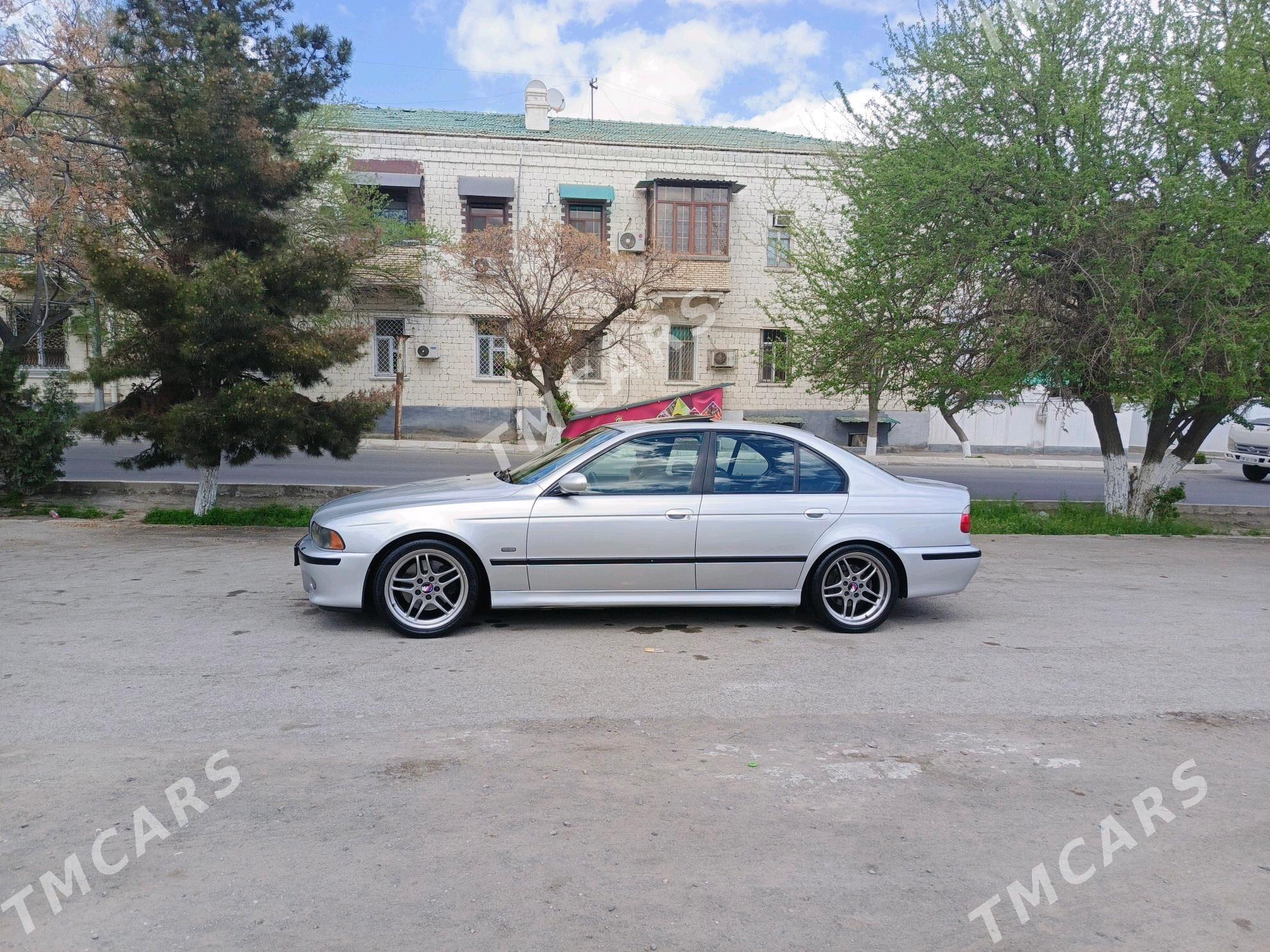 BMW E39 2002 - 125 000 TMT - Балканабат - img 2