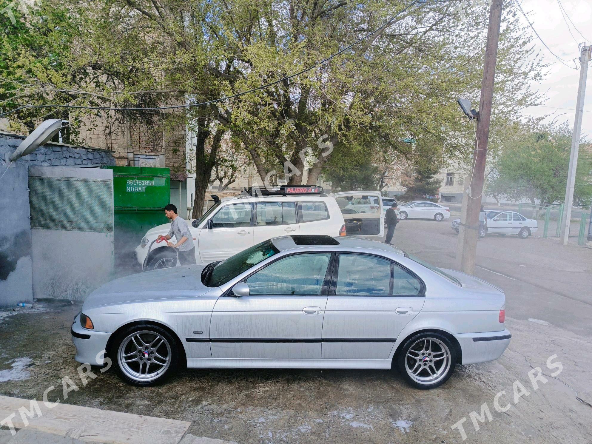 BMW E39 2002 - 125 000 TMT - Балканабат - img 3