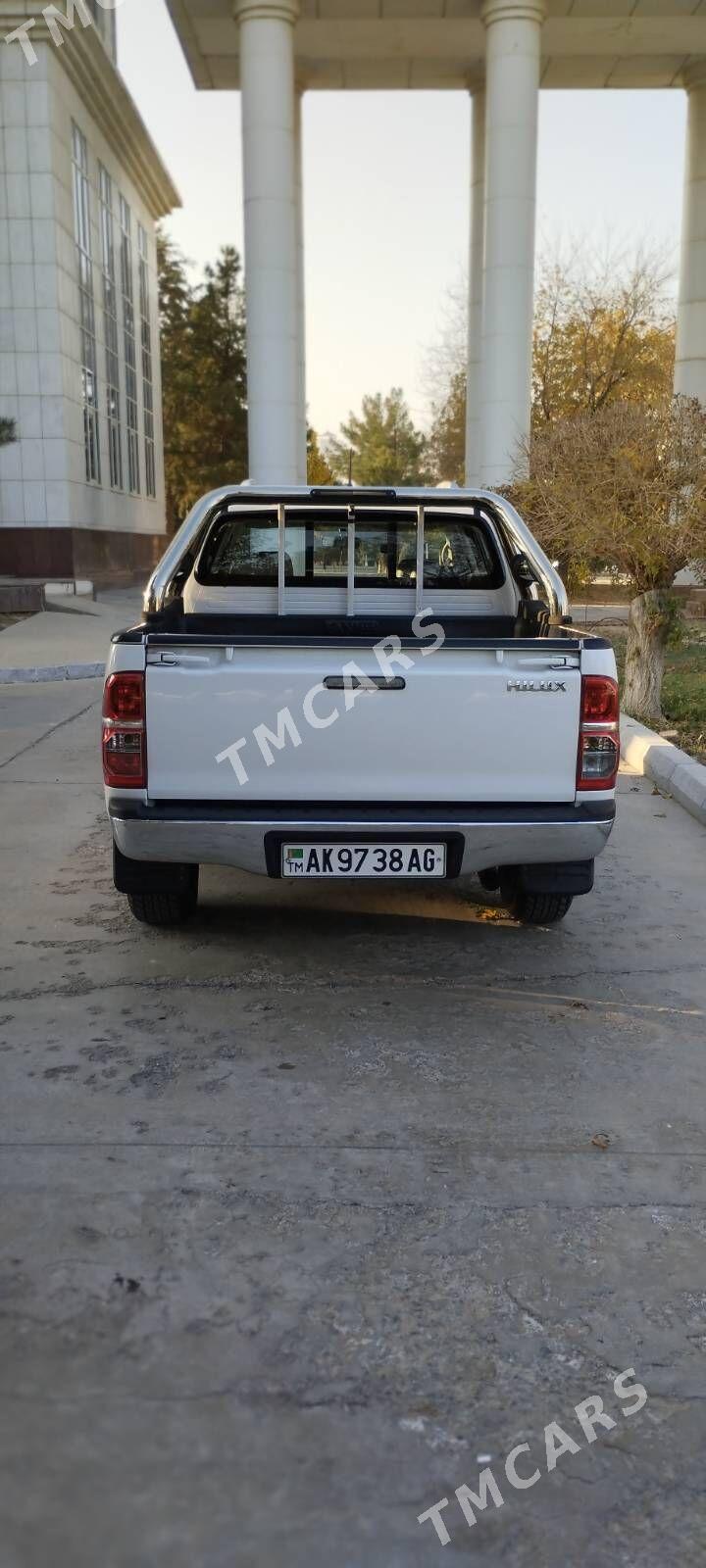 Toyota Hilux 2013 - 335 000 TMT - Aşgabat - img 5