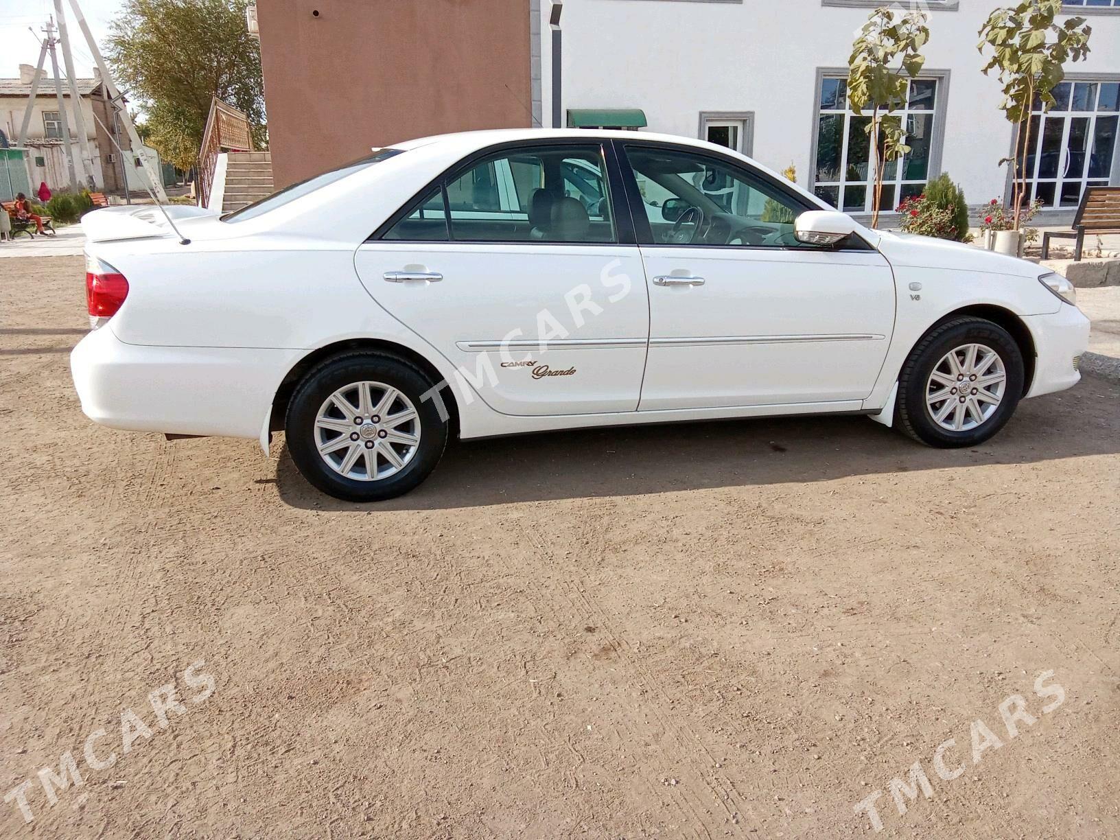 Toyota Camry 2004 - 170 000 TMT - Дашогуз - img 7