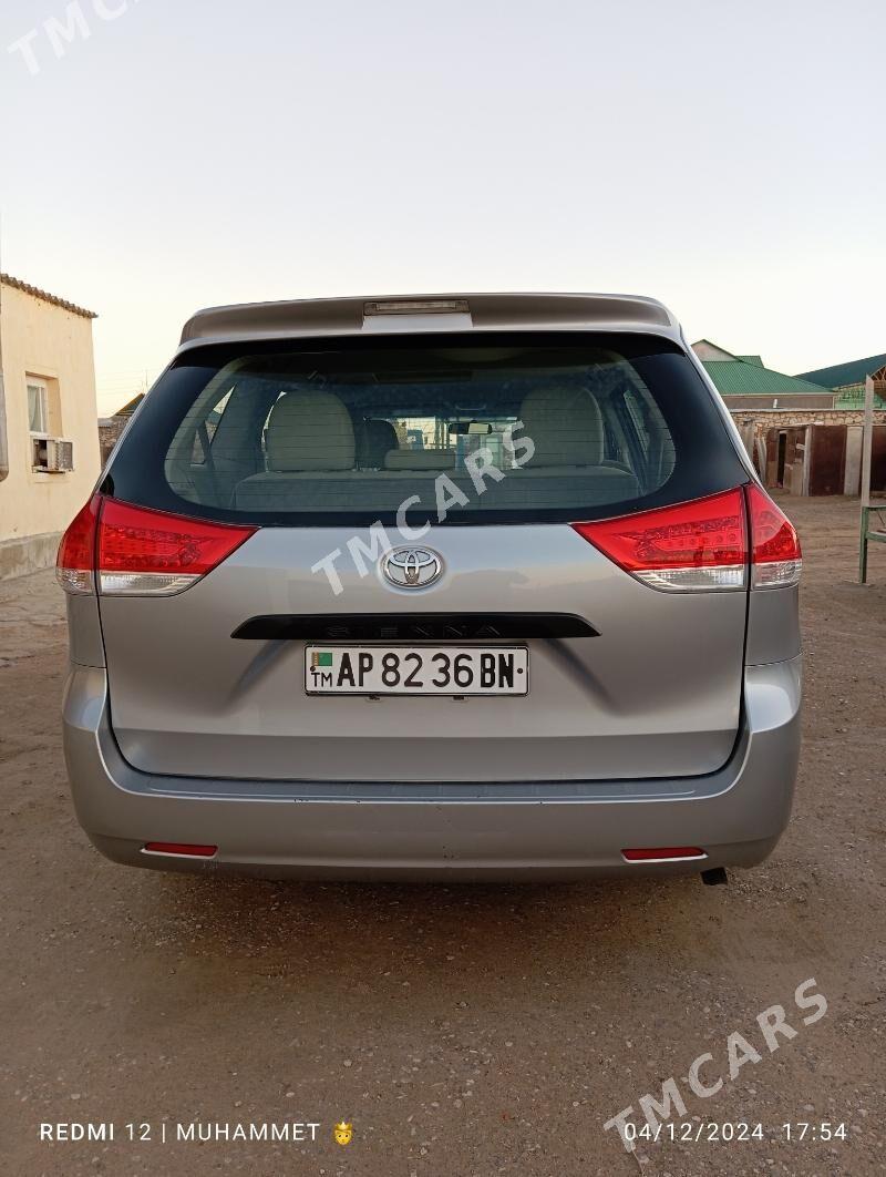 Toyota Sienna 2011 - 260 000 TMT - Türkmenbaşy - img 3