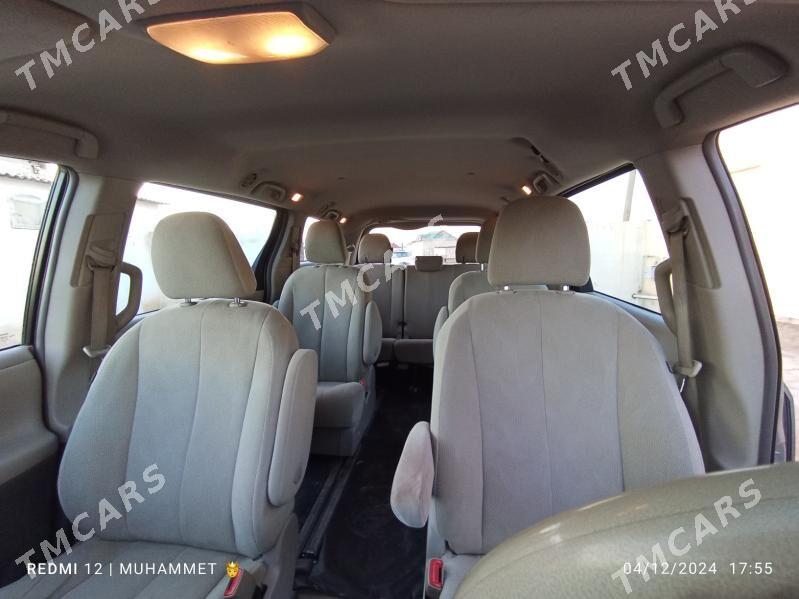 Toyota Sienna 2011 - 260 000 TMT - Türkmenbaşy - img 4