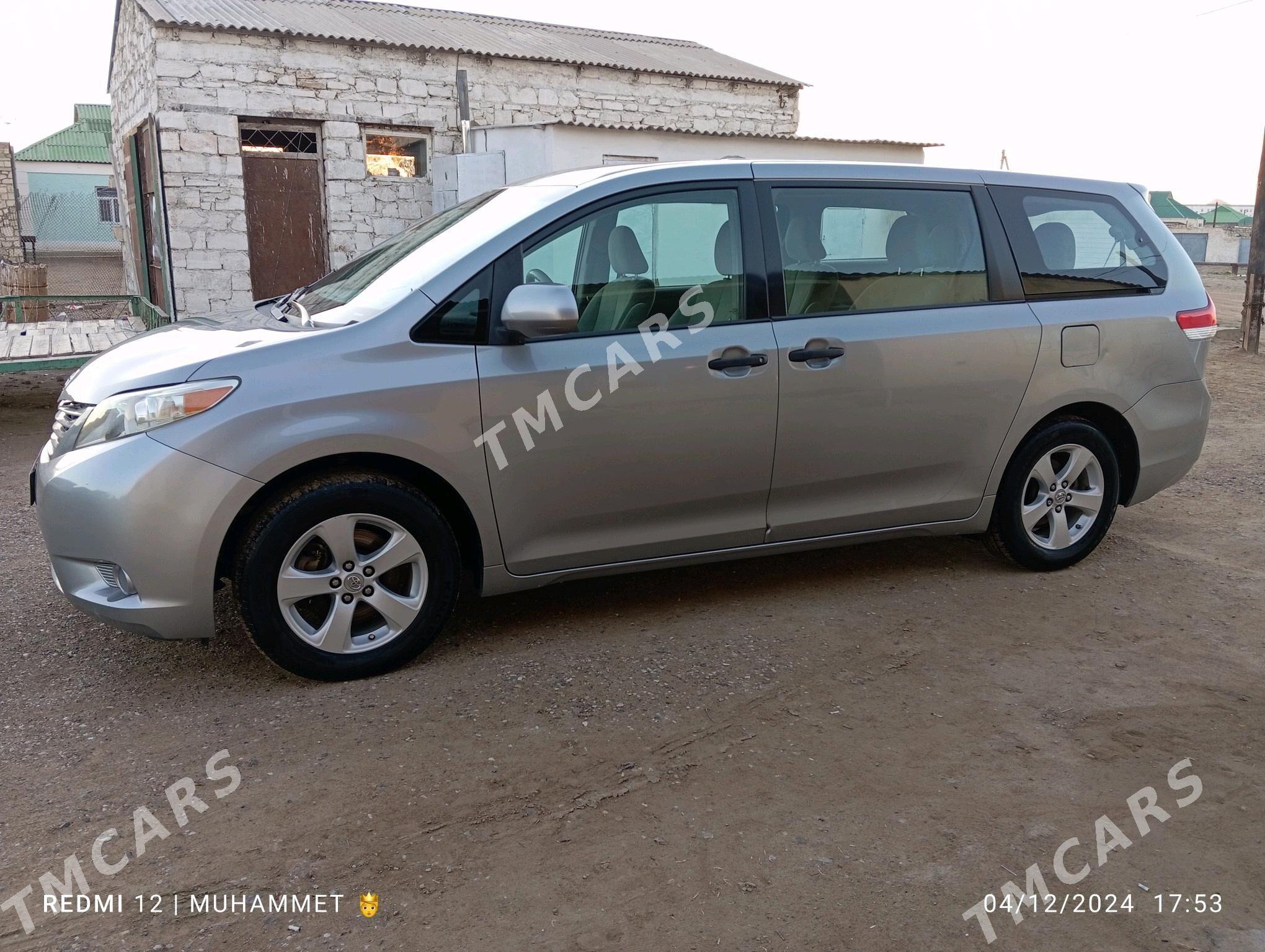 Toyota Sienna 2011 - 260 000 TMT - Türkmenbaşy - img 6