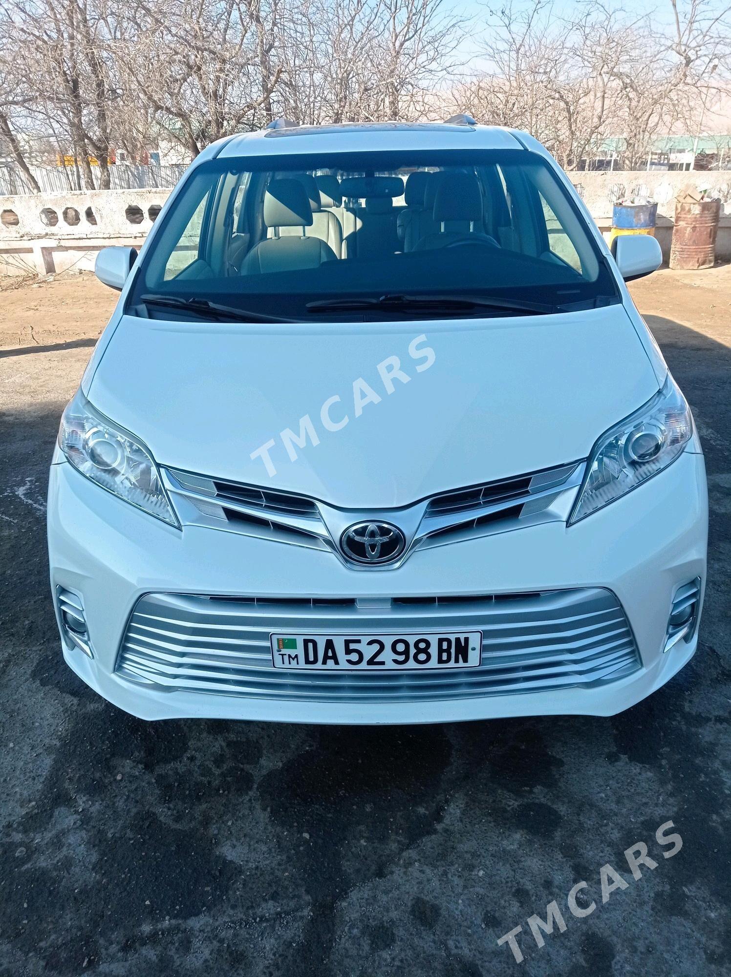 Toyota Sienna 2017 - 400 000 TMT - Туркменбаши - img 7