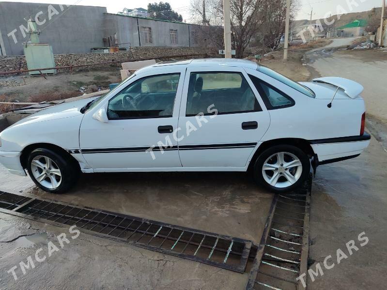 Opel Vectra 1991 - 33 000 TMT - Бахарден - img 3