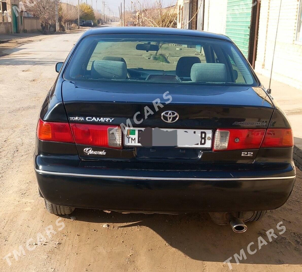 Toyota Camry 2000 - 115 000 TMT - Halaç - img 2