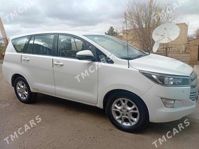 Toyota Innova 2021 - 285 000 TMT - Türkmenabat - img 3