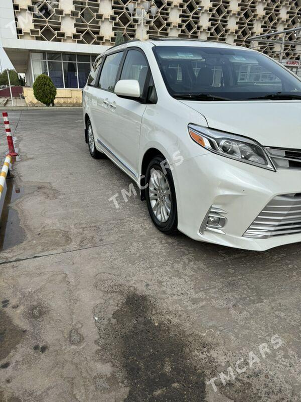 Toyota Sienna 2018 - 397 000 TMT - Мары - img 4