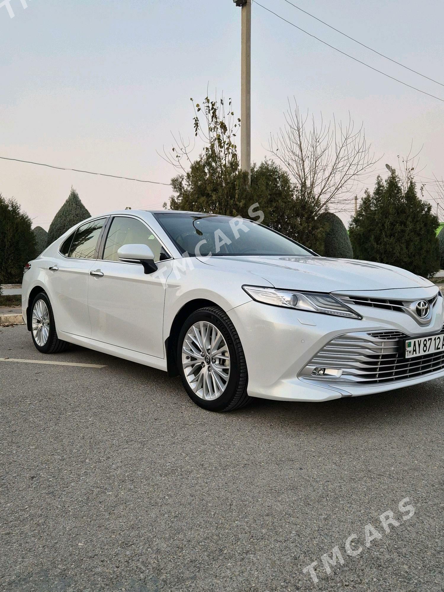 Toyota Camry 2019 - 570 000 TMT - Бузмеин - img 2