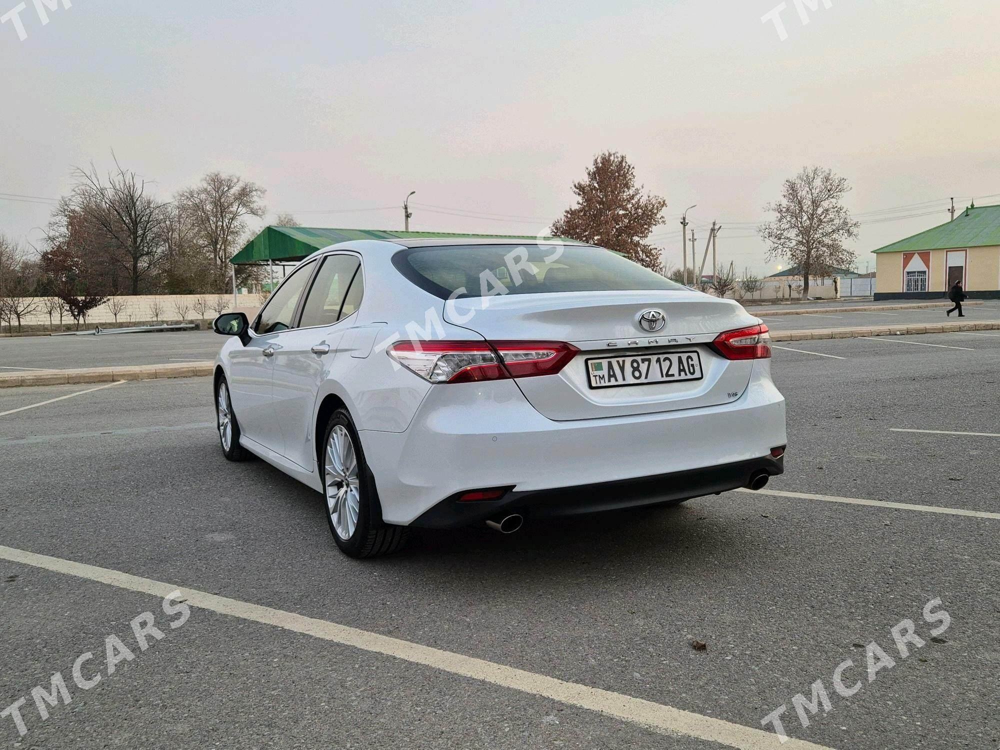 Toyota Camry 2019 - 570 000 TMT - Бузмеин - img 3