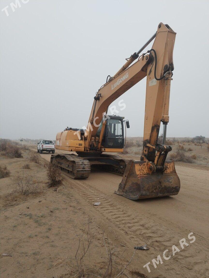 Caterpillar Excavator 2013 - 950 000 TMT - Farap - img 5