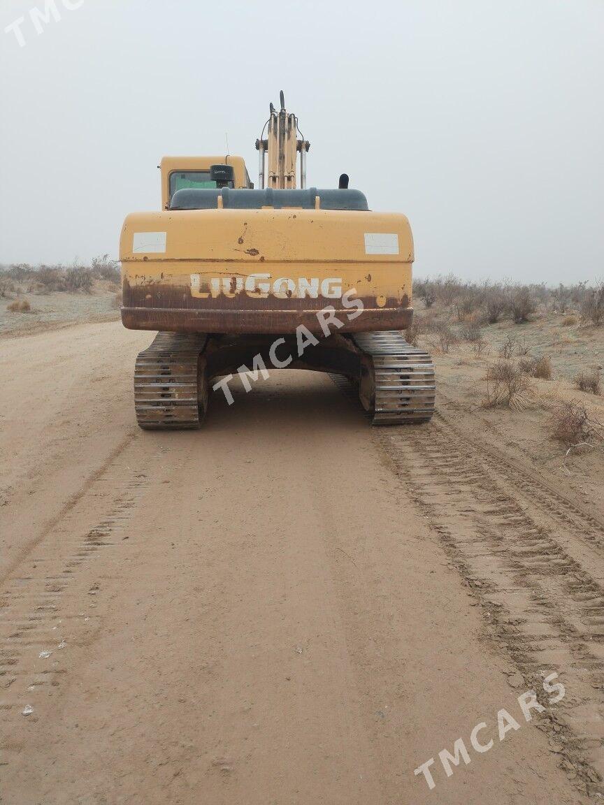 Caterpillar Excavator 2013 - 950 000 TMT - Farap - img 4