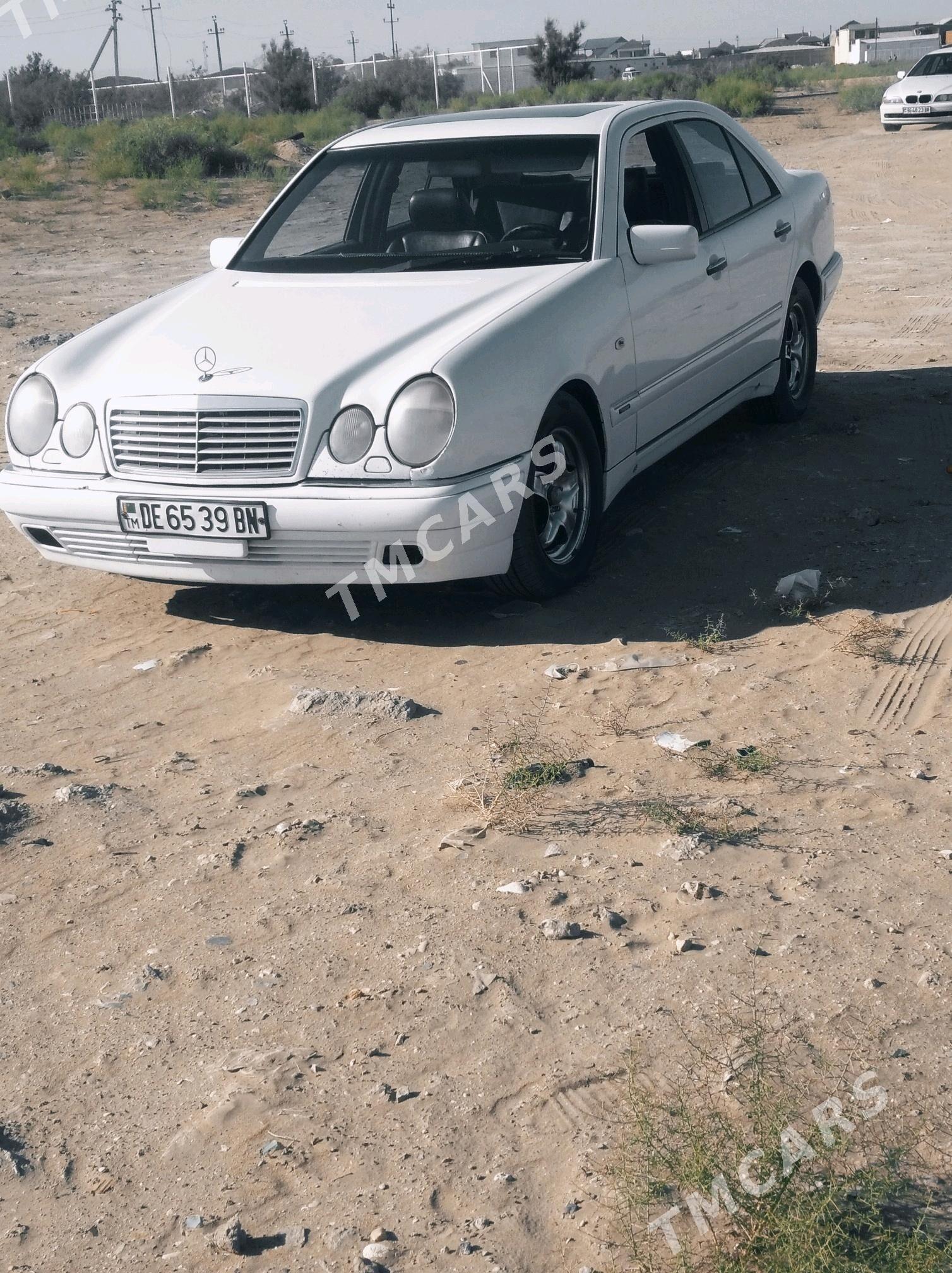 Mercedes-Benz E320 1999 - 65 000 TMT - Hazar - img 2