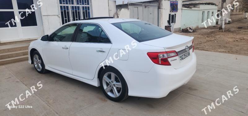 Toyota Camry 2012 - 200 000 TMT - Теджен - img 3