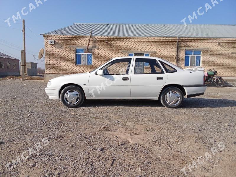 Opel Vectra 1990 - 30 000 TMT - Бахарден - img 3