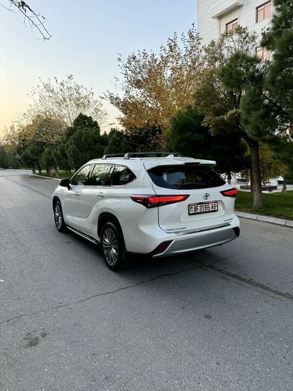 Toyota Highlander 2021 - 585 000 TMT - Ашхабад - img 3