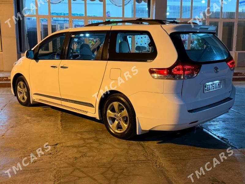 Toyota Sienna 2012 - 290 000 TMT - Мары - img 2