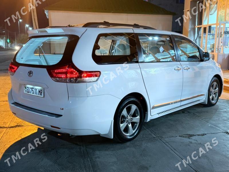 Toyota Sienna 2012 - 290 000 TMT - Мары - img 9