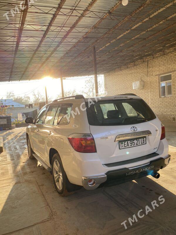 Toyota Highlander 2010 - 285 000 TMT - Керки - img 3