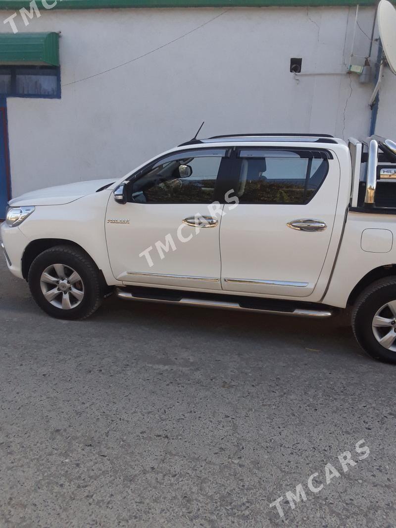 Toyota Hilux 2016 - 450 000 TMT - Магданлы - img 3