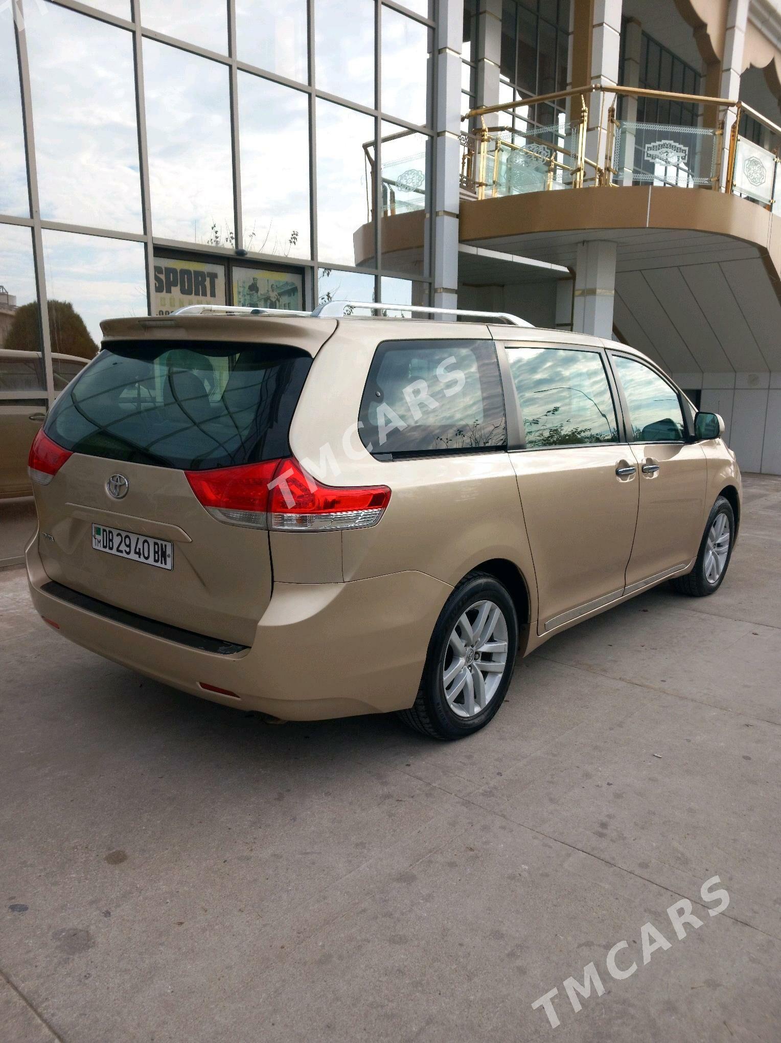 Toyota Sienna 2011 - 270 000 TMT - Туркменбаши - img 5