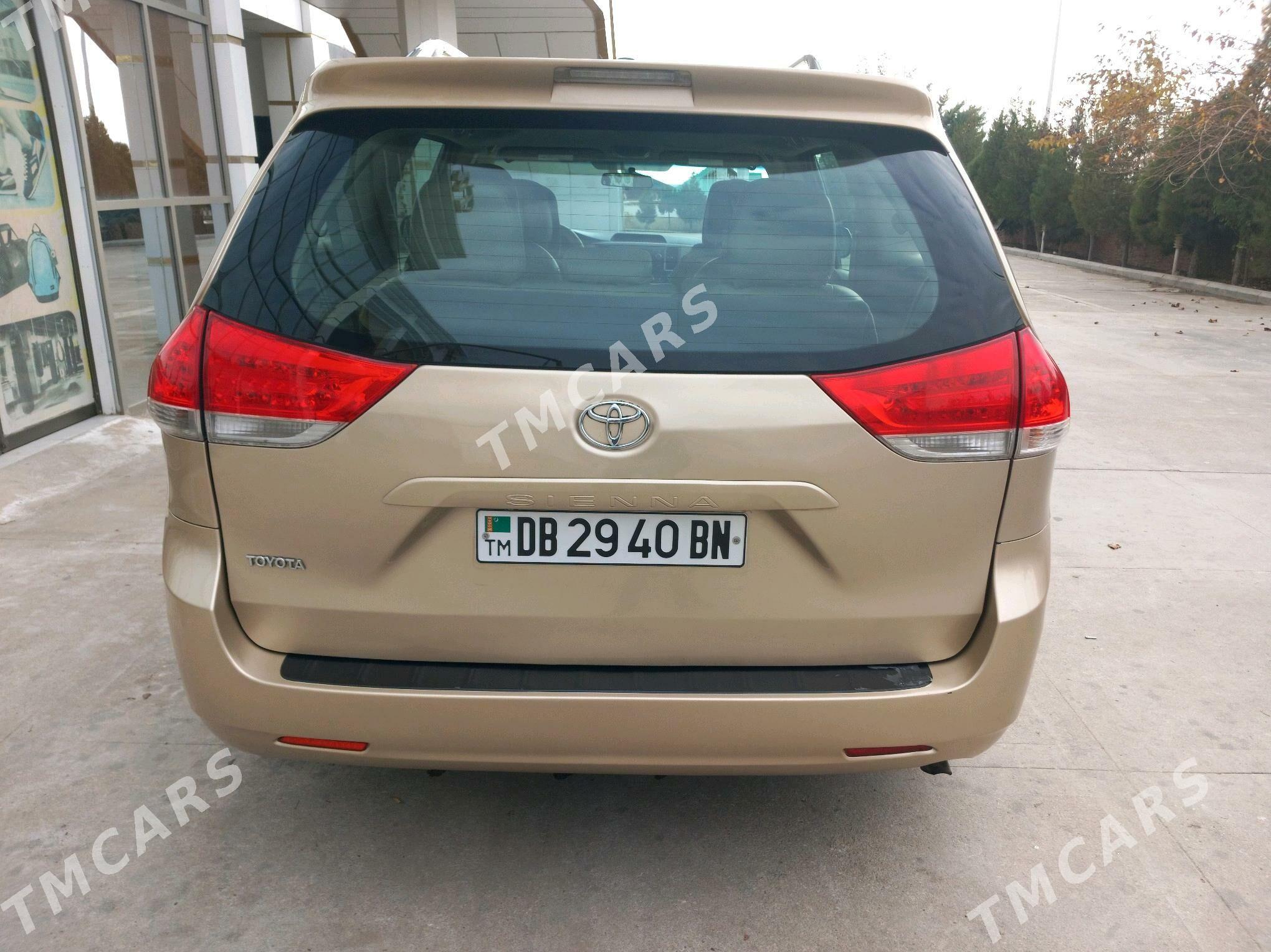 Toyota Sienna 2011 - 270 000 TMT - Туркменбаши - img 8