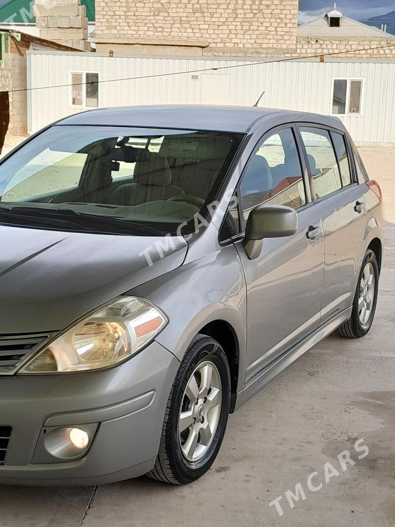 Nissan Versa 2010 - 93 000 TMT - Балканабат - img 3