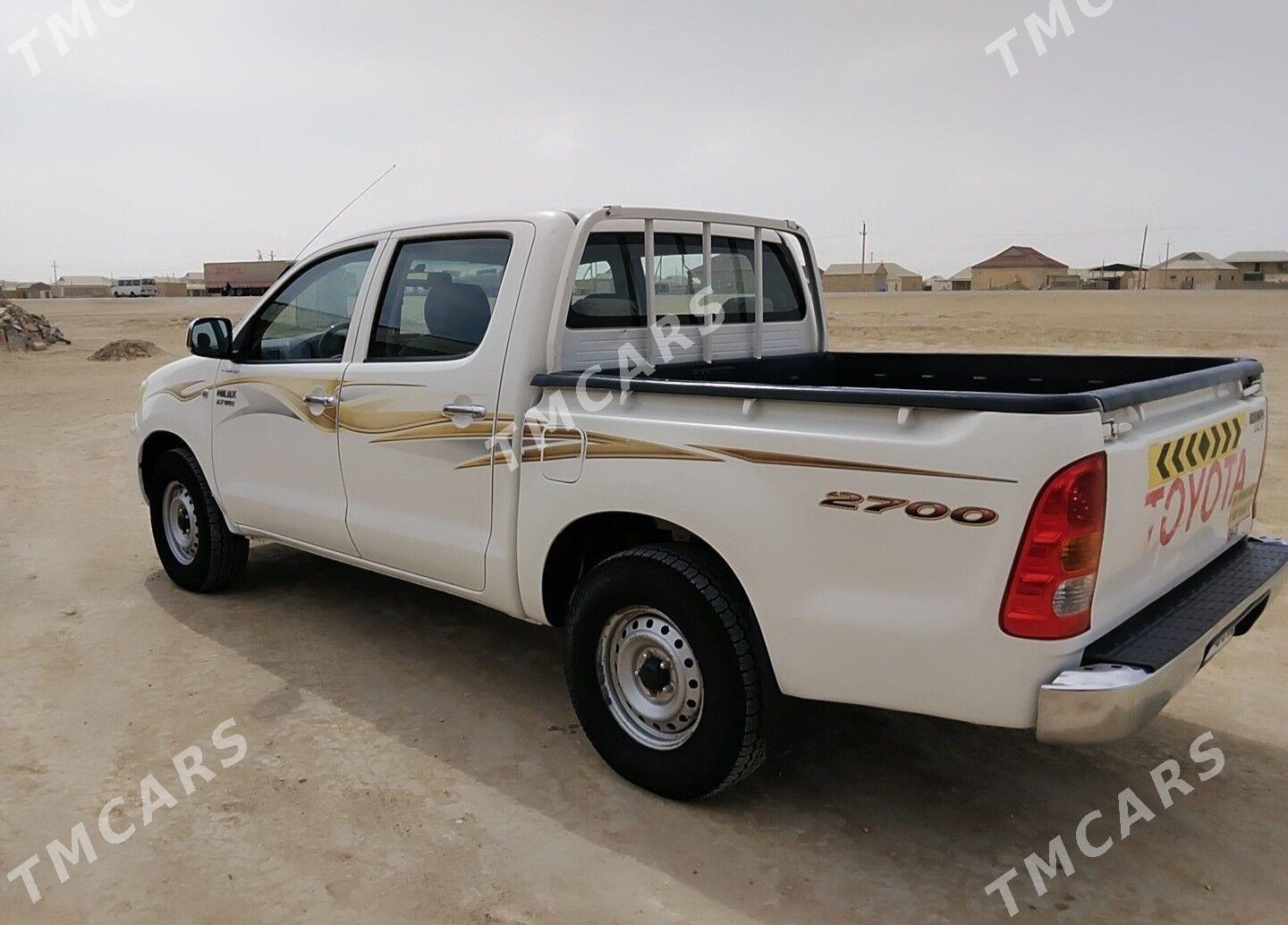 Toyota Hilux 2011 - 270 000 TMT - Эсенгулы - img 2