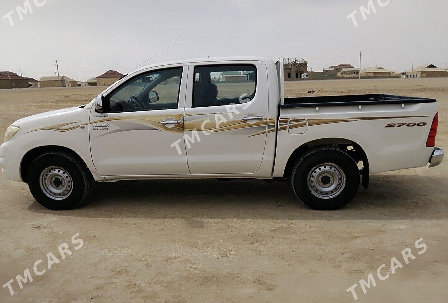 Toyota Hilux 2011 - 270 000 TMT - Эсенгулы - img 3