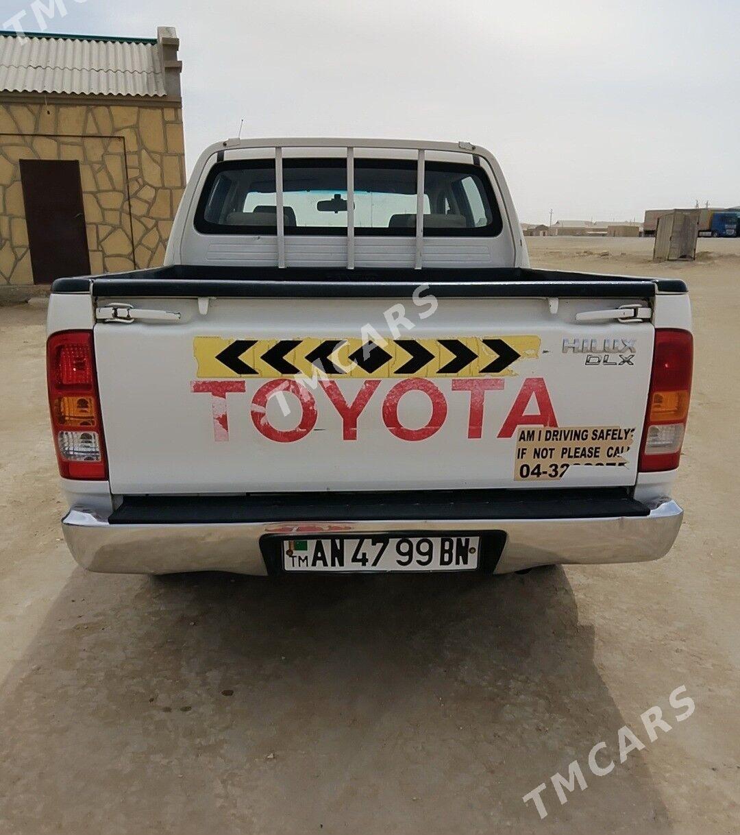 Toyota Hilux 2011 - 270 000 TMT - Эсенгулы - img 6