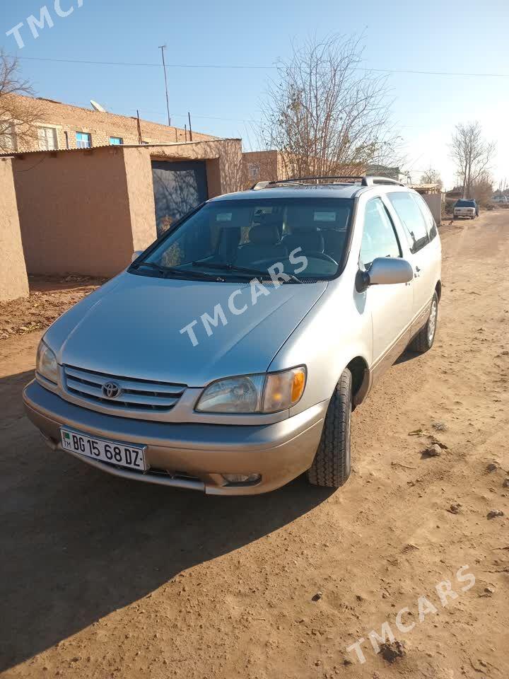 Toyota Sienna 2001 - 140 000 TMT - Гороглы (Тагта) - img 2