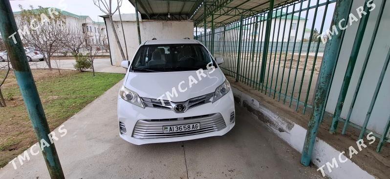 Toyota Sienna 2018 - 360 000 TMT - Täze zaman - img 3