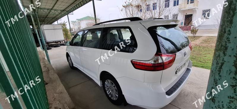 Toyota Sienna 2018 - 360 000 TMT - Täze zaman - img 5