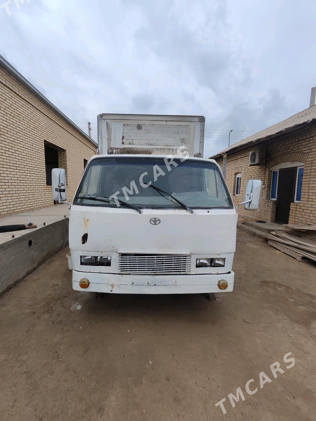 Toyota Dyna 1998 - 75 000 TMT - Мары - img 7