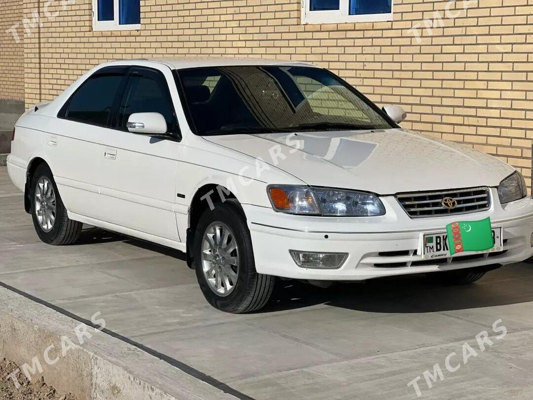 Toyota Camry 2001 - 135 000 TMT - Дянев - img 3