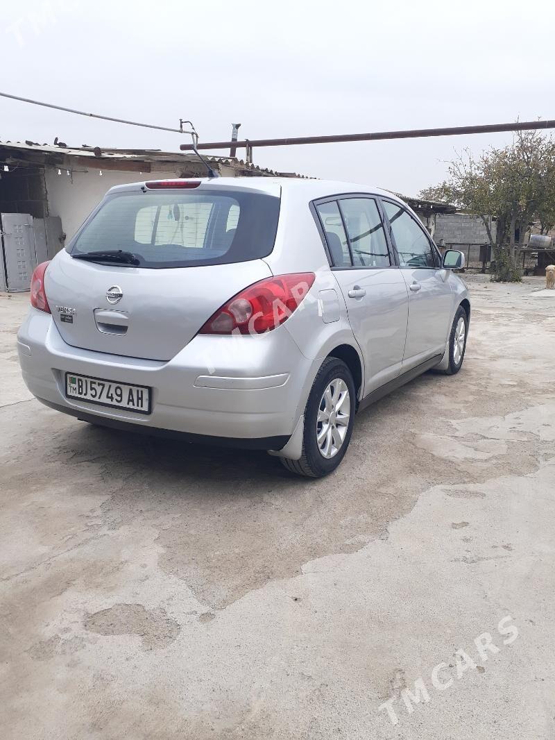 Nissan Versa 2011 - 105 000 TMT - Кака - img 2